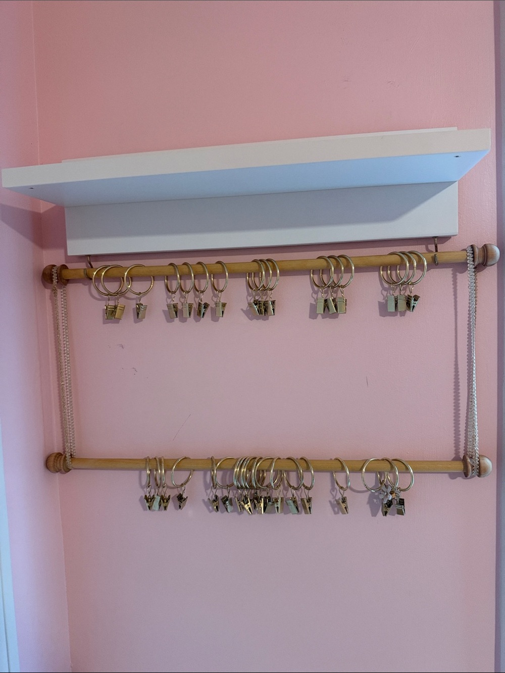Wall-Mounted bow organizer